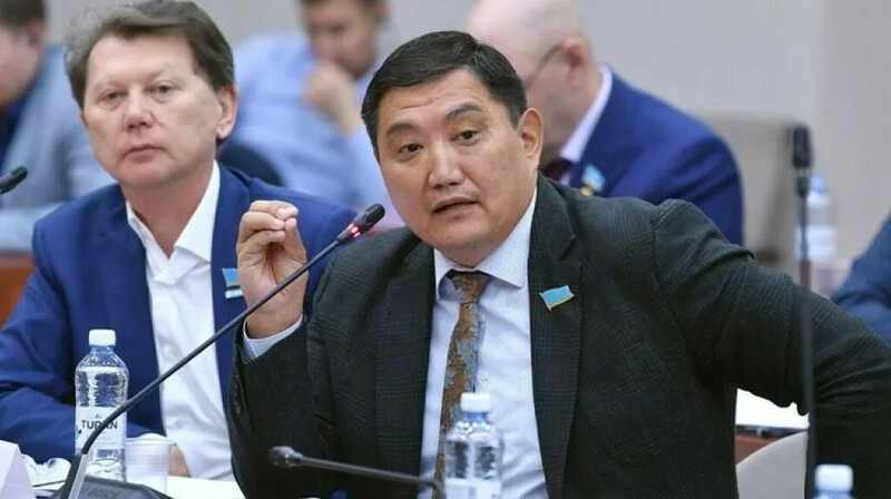 Бақытжан Базарбек Алматы облысының әкімін отставкаға жіберуді сұрады