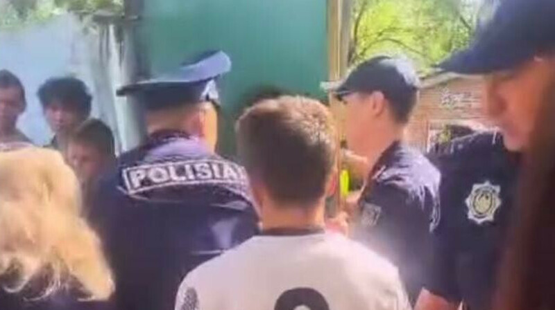 Алматыдағы балалар үйінің тәрбиеленушілері құқығы тапталып жатқанын айтып, шу шығарды