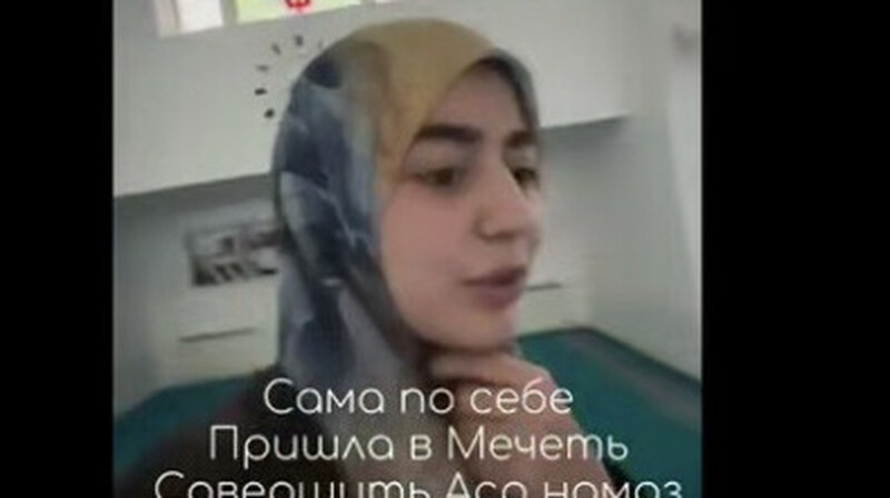 Мешіттегі еркектің сұмдығын ашқан бойжеткенге белгісіз біреулер түнде келіп, қысым көрсеткен