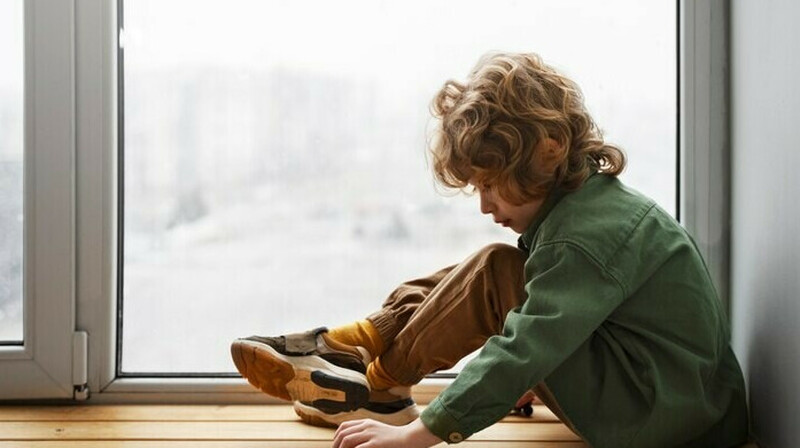 Павлодарда терезеден құлаған балалардың жағдайы белгілі болды