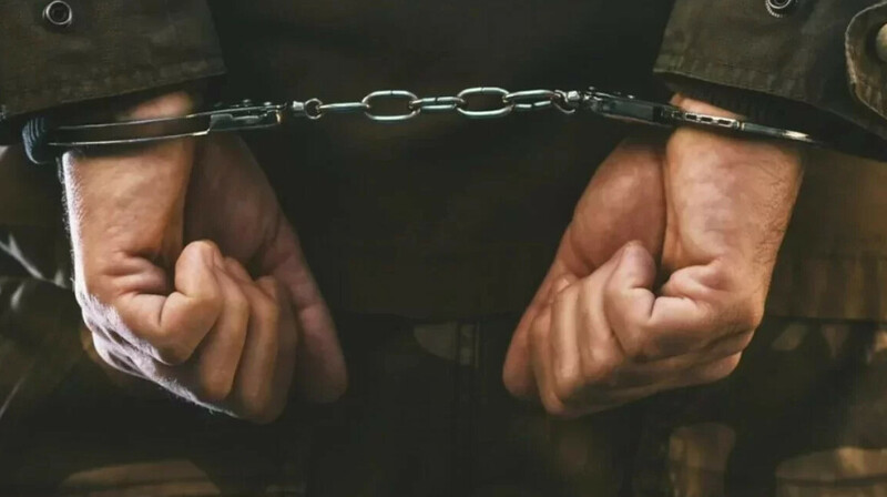 Астанада қыздың бөксесінен ұстаған алты баланың әкесі 5 тәулікке қамалды