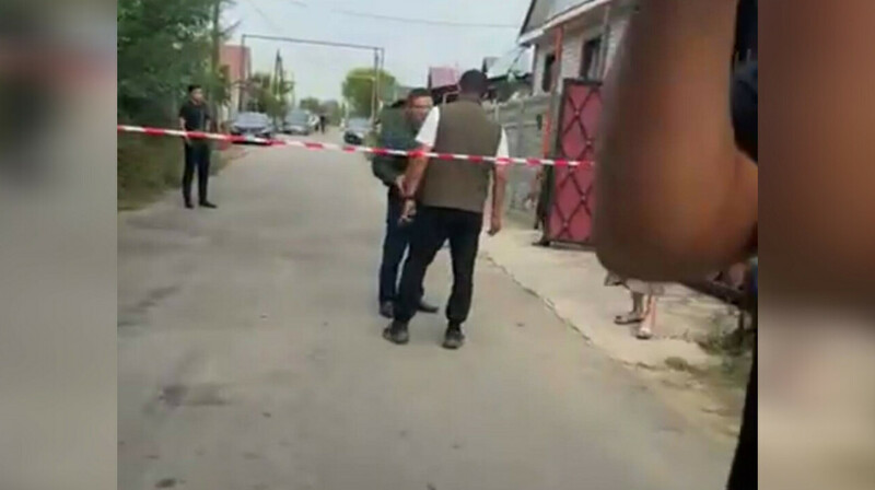 «Тағы да Талғар»: Күдікті ер адамды атып өлтіріп, екі жастағы қызды ұрлап кетті