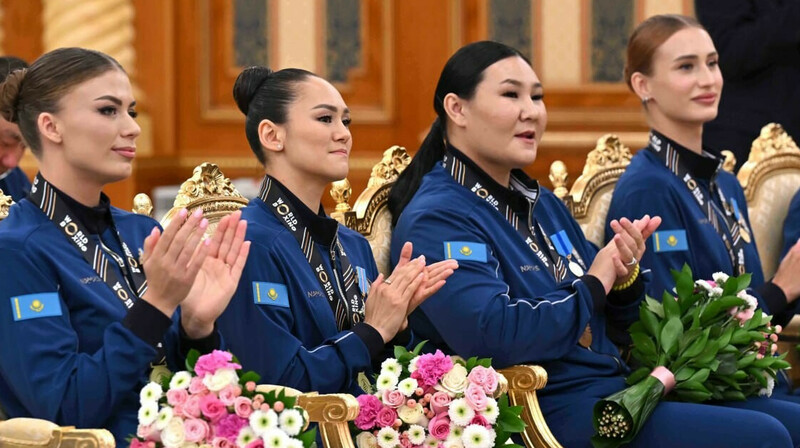 Президент бокстан Әлем чемпионатының жеңімпаздары мен жүлдегерлерін марапаттады