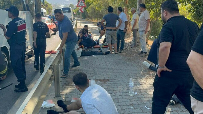 Туристик автобус пен жолаушылар автобусы соқтығысты