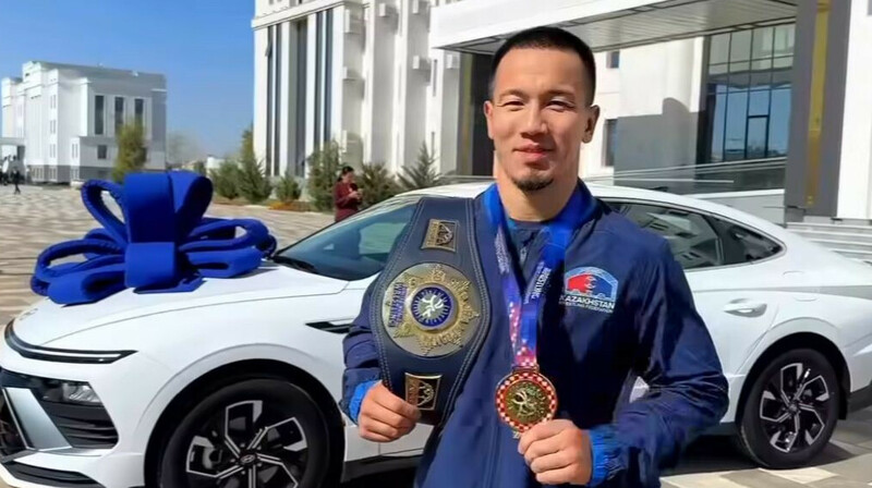 Грек-рим күресінен әлем чемпионына пәтер мен көлік кілті табысталды