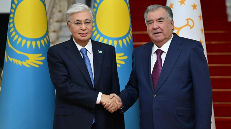 Тоқаев Тәжікстан президентімен кездесті