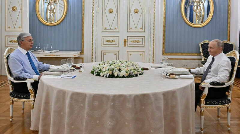 Қазақстан мен Ресей президенттері бейресми кездесу өткізіп, кешкі ас ішті