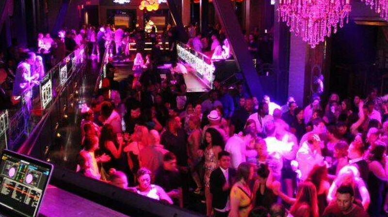 Түнгі клубтар мен мейрамханалардың жұмыс істеу уақыты өзгерді