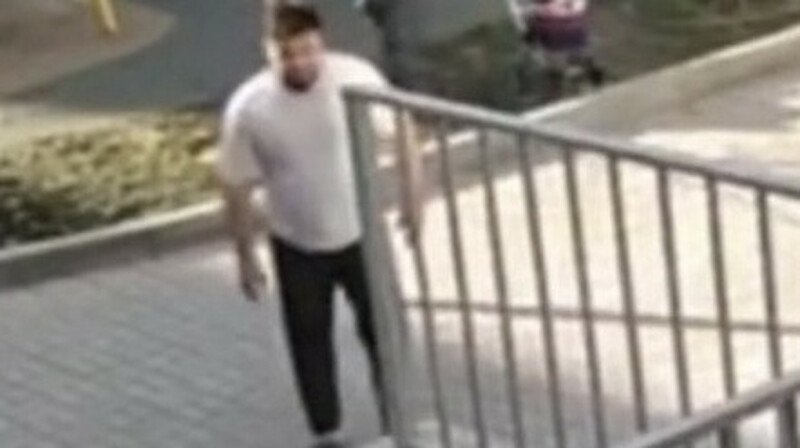 Ойын алаңында баланы аяусыз тепкен ер адам ұсталды