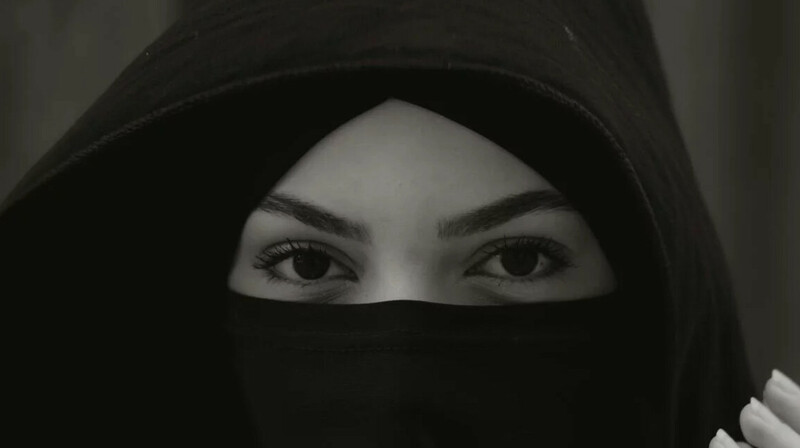 Қоғамдық орындарда ниқаб кигендерге  43 мың теңге айыппұл салынады