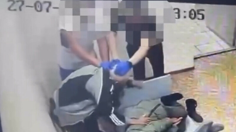 Қостанайдағы айықтыру орталығында науқасты тепкен санитар қамалып кетті