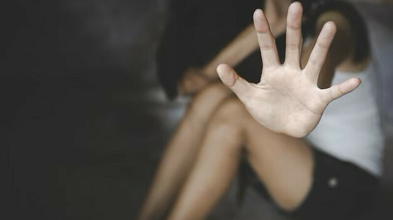 Әкесі жасөспірім қызын белдікпен ұрып-соғып қорлаған