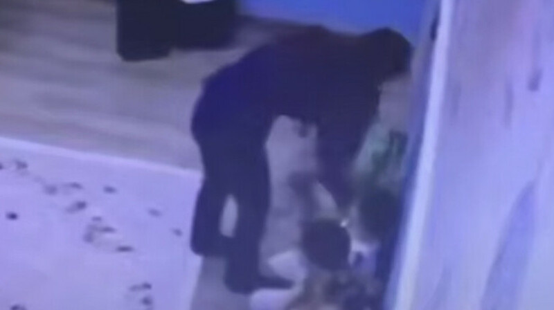 Астанадағы балабақшада тәрбиеші 3 жасар баланы соққыға жықты