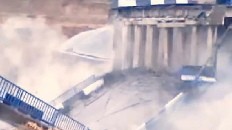 Түркістан облысында Келес өзені арқылы өтетін көпір опырылып түсті