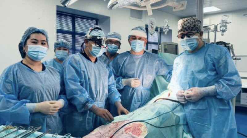 Шымкентте дәрігерлер науқастың бүйрегін алып, өзіне қайта салды