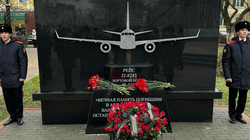 Грозныйда Ақтаудағы ұшақ апатынан қаза болғандарға арналған мемориал ашылды