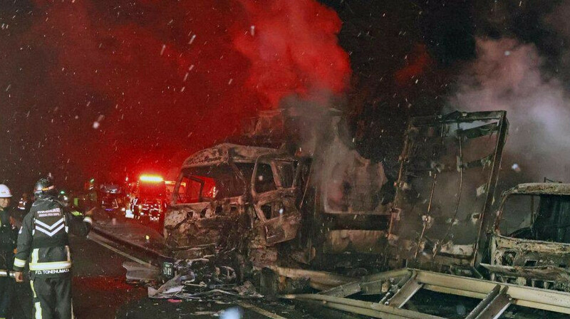 56 көлік соқтығысып, 1 адам көз жұмды