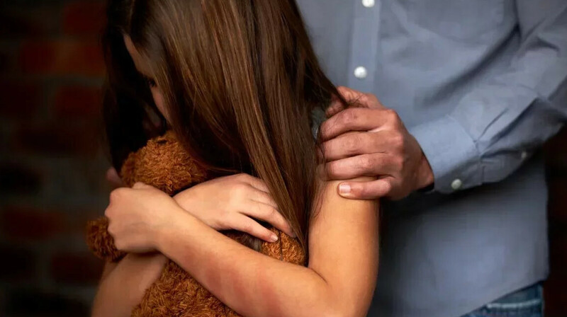 Астанада 82 жастағы ер адам шөбересін зорлап сотталды