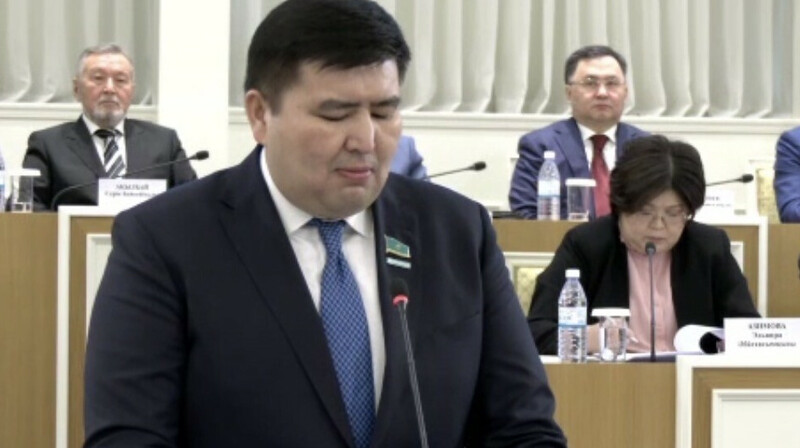 Депутат Конституцияда отбасы мен неке ұғымын күшейтуге үндеді