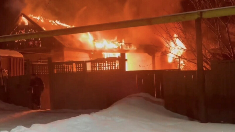 Батыс Қазақстанда өртенген үйден үш адамның денесі табылды