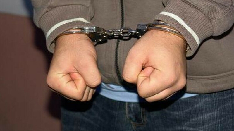 Алматыда электрошокермен әзілдеген ер адам 10 тәулікке қамалды