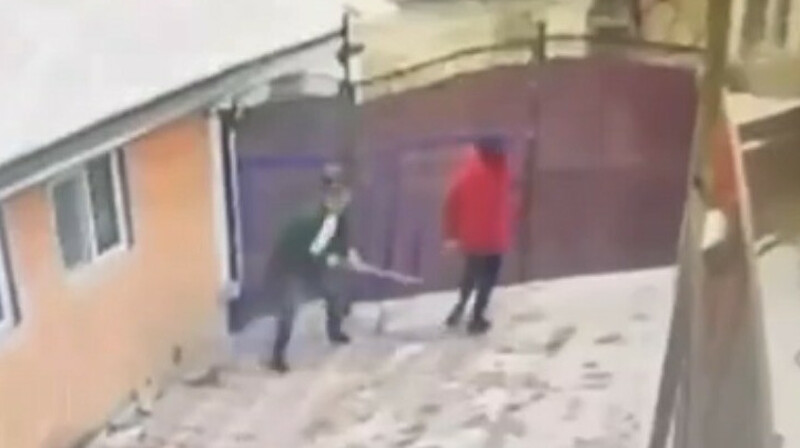 Қаскелеңде ер адам әйелі мен енесін соққыға жықты