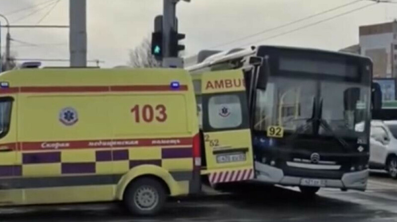 Алматыда ер адам автобус жүргізіп келе жатып кенеттен қайтыс болды