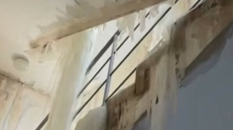 Астананың орталығында элиталық тұрғын үй кешенінің подъезін мұз басты