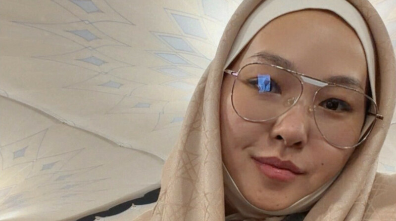 Тұрсынбек Қабатов келіншегімен бірге қажылыққа аттанды