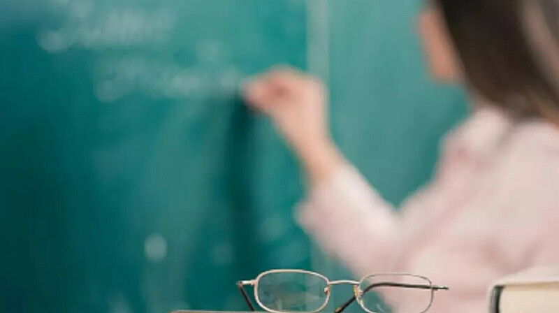 Ақтөбеде оқушылардан ақша алған мұғалім сотталды