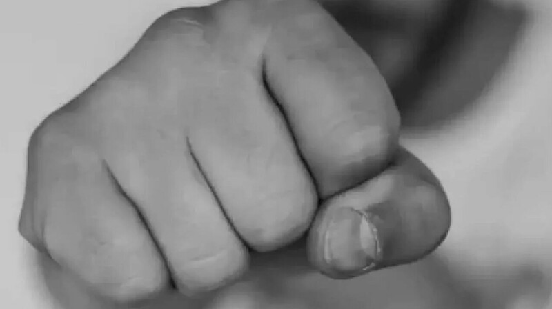 Таразда анасы кішкентай ұлын ұрып, видеоға түсірген