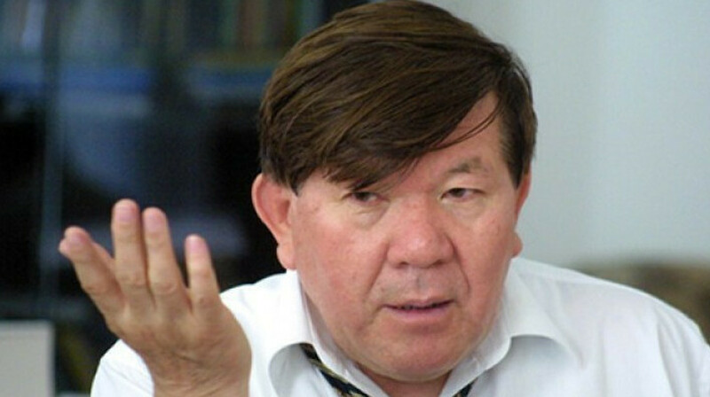 Мұхтар Шахановтың келіні қайын атасын сынап жатқандарға жауап берді