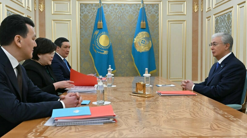 Конституциялық комиссия Тоқаевқа жаңа Конституцияның қорытынды жобасын ұсынды