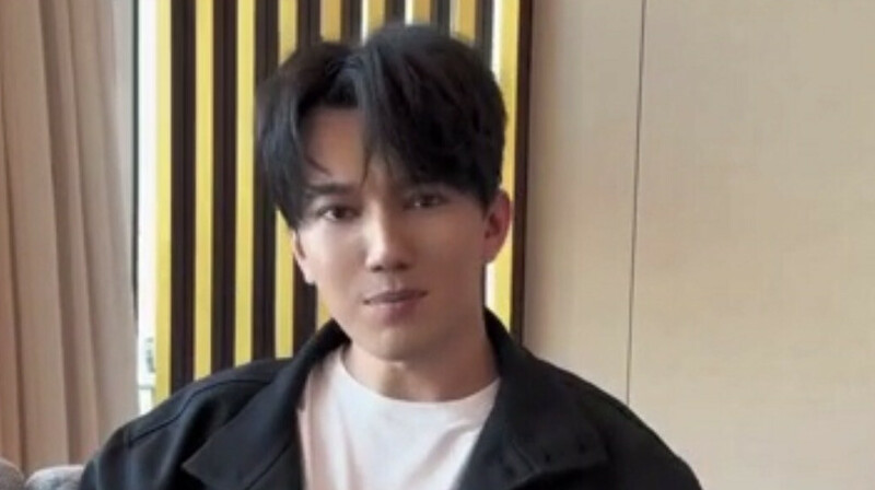 Димаш Құдайберген Михайл Шайдоровқа темір тұлпар сыйлайтын болды