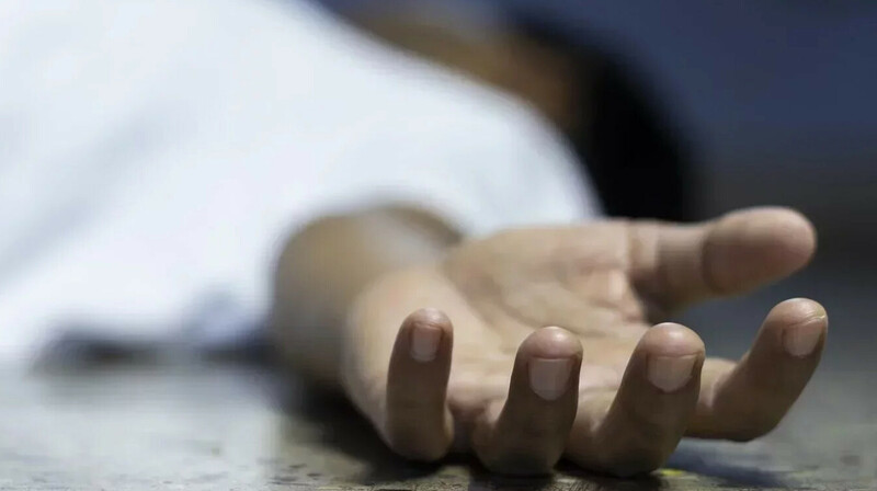 Семейде көлік ішінде ұйықтаған екі адам көз жұмды