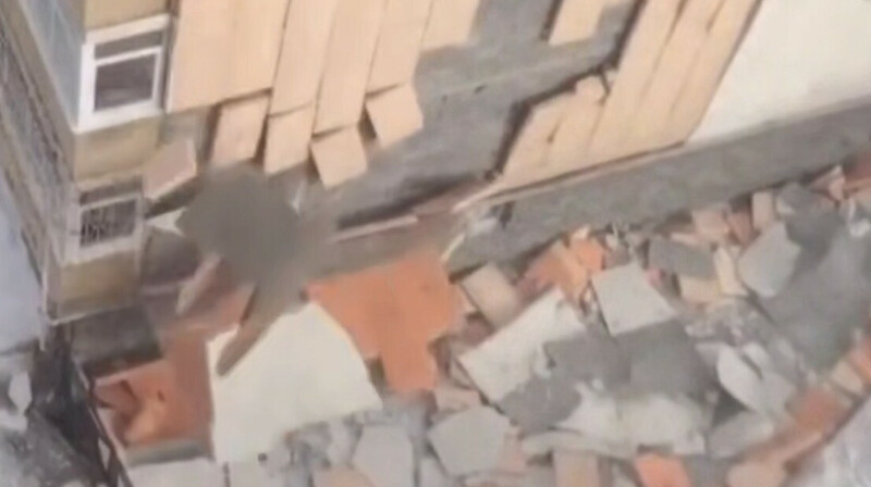 Астанада қатты жел көпқабатты үйдің қасбетін ұшырып әкетті