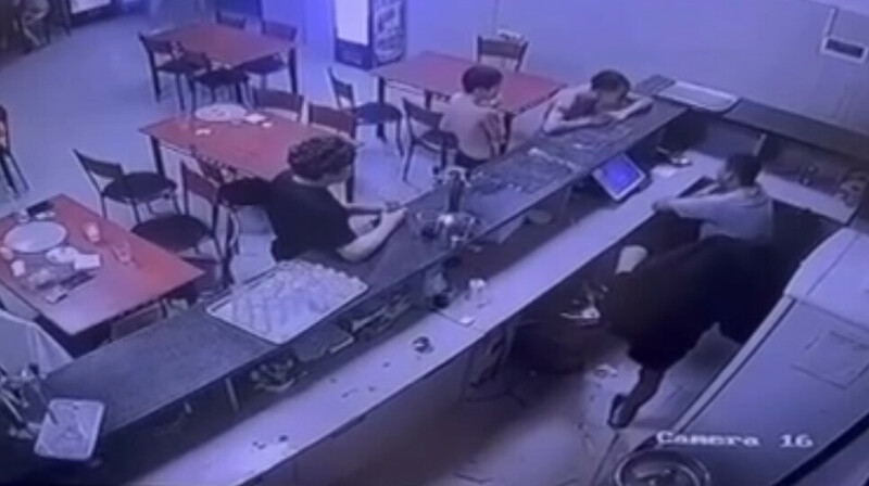 Алматы облысында қоғамдық моншада мас ер адам 13 жастағы жасөспірімді соққыға жыққан