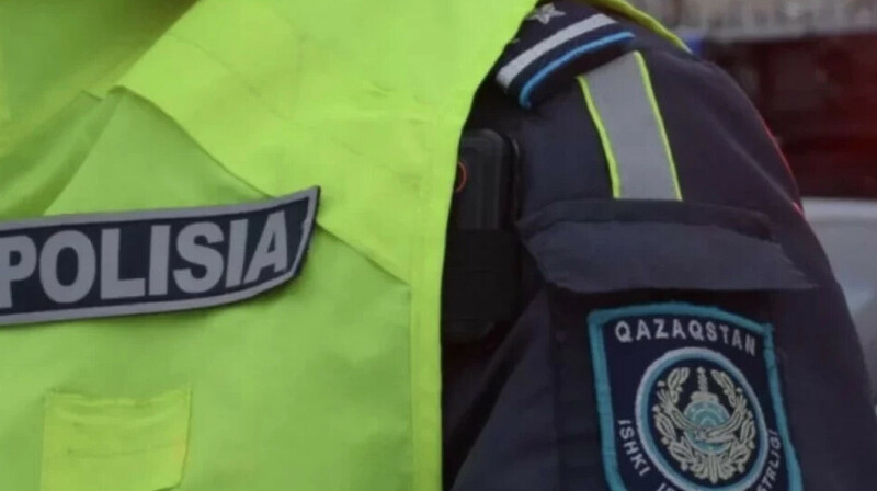 Өскеменде белгісіз біреулер полицейге шабуыл жасаған