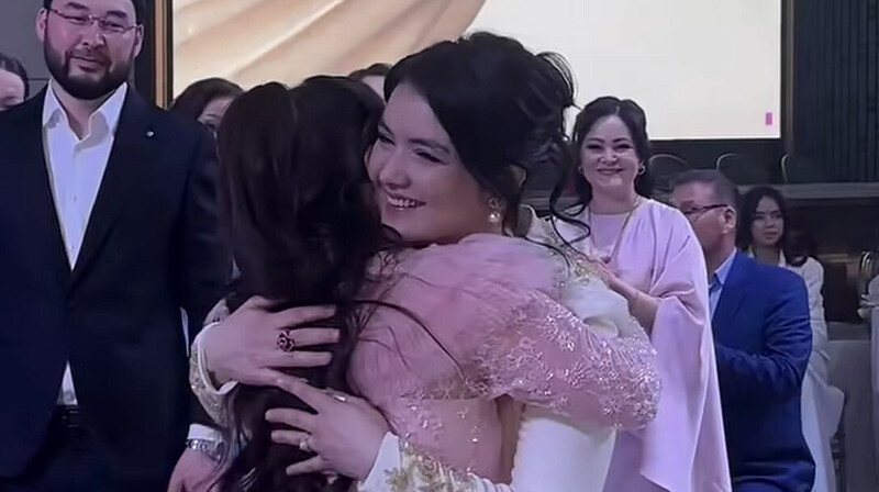 Қайрат Әділгерей тойда әзілдеймін деп, сынға қалды