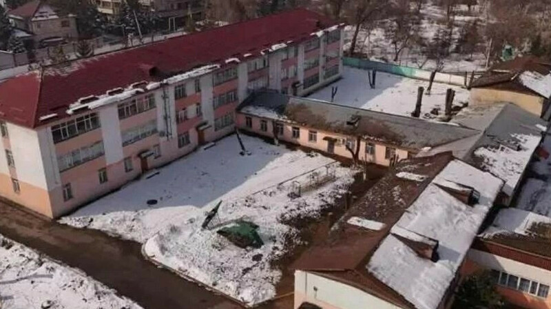 Алматыда дау болған «Бағанашыл» балалар үйі ақыры бұзылып жатыр