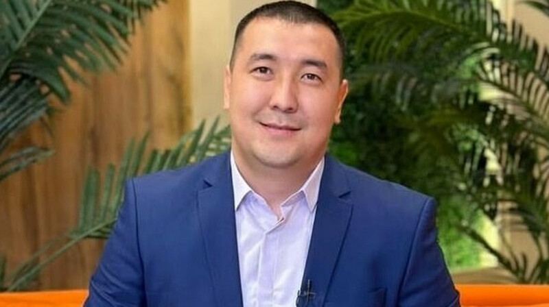 Блогер Әділетхан Молдахан абақтыда әлі екі ай отыратын болды