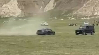 Маңғыстаудағы Айрақты алқабында көлігімен манерв жасаған жүргізуші қазақстандықтарды ашуландырды