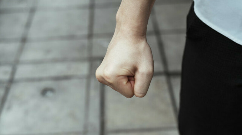 Семейде мас ер адам кәмелетке толмаған қыздарға тиіскен