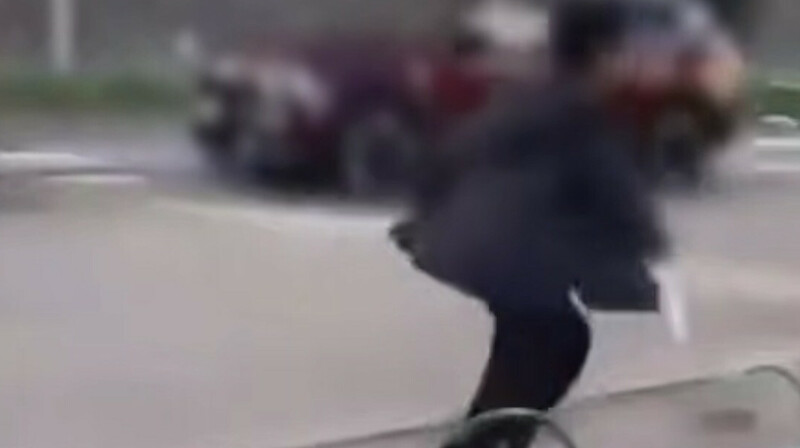 Көшеде пышақ алып жүрген 7 жастағы бүлдіршін астаналықтарды шошытты