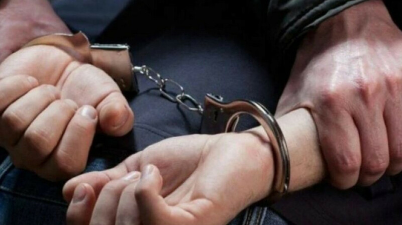 Алматыда 19 жастағы жігітті бір топ адам аяусыз соққыға жыққан