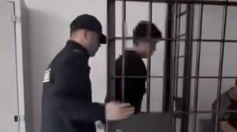 Астанада Бәйтерекпен әдепсіз фотоға түскен 19 жастағы жігіт ұсталды