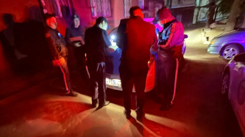Қарағандыда жасөспірім пышақпен оқушыны қуған
