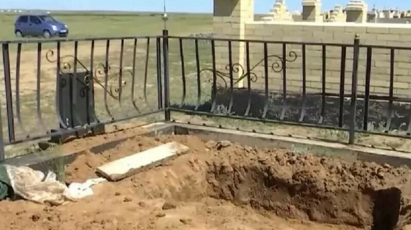 Қарағандыда екі отбасы бір қабірге таласып, мәйіт қазып алынды