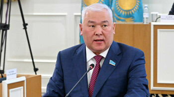 Бай және кедей деп бөлмеңдер”: Мұрат Әбенов жәрдемақы мәселесіне қатысты пікір білдірді